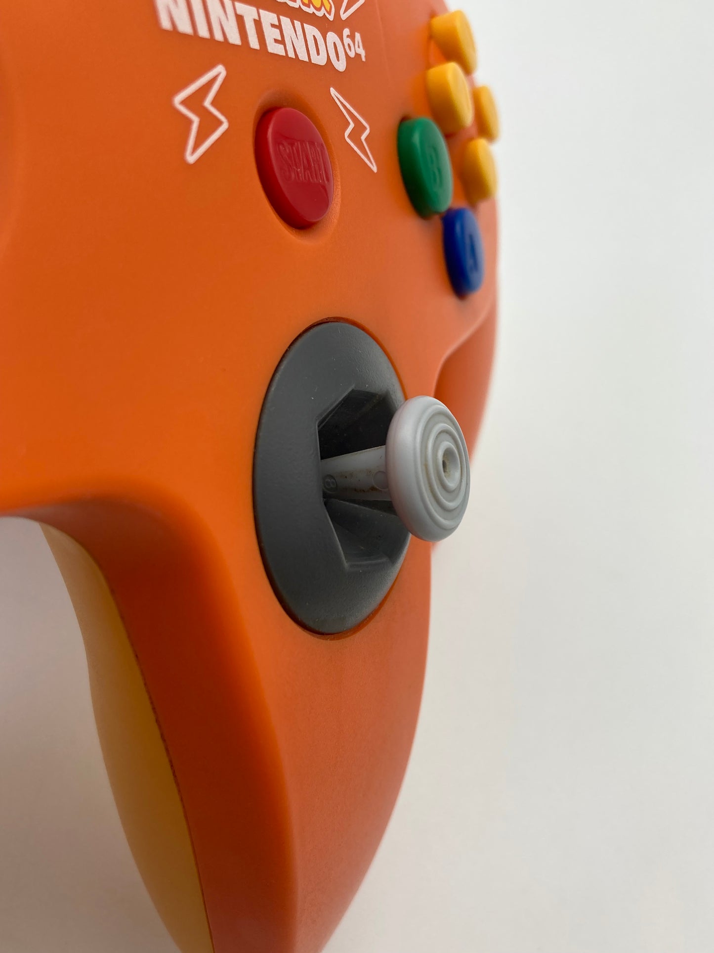 ニンテンドー 64 本体 ポケモンコントローラー ポケモン ピカチュウ オレンジ動作OK 1017-405