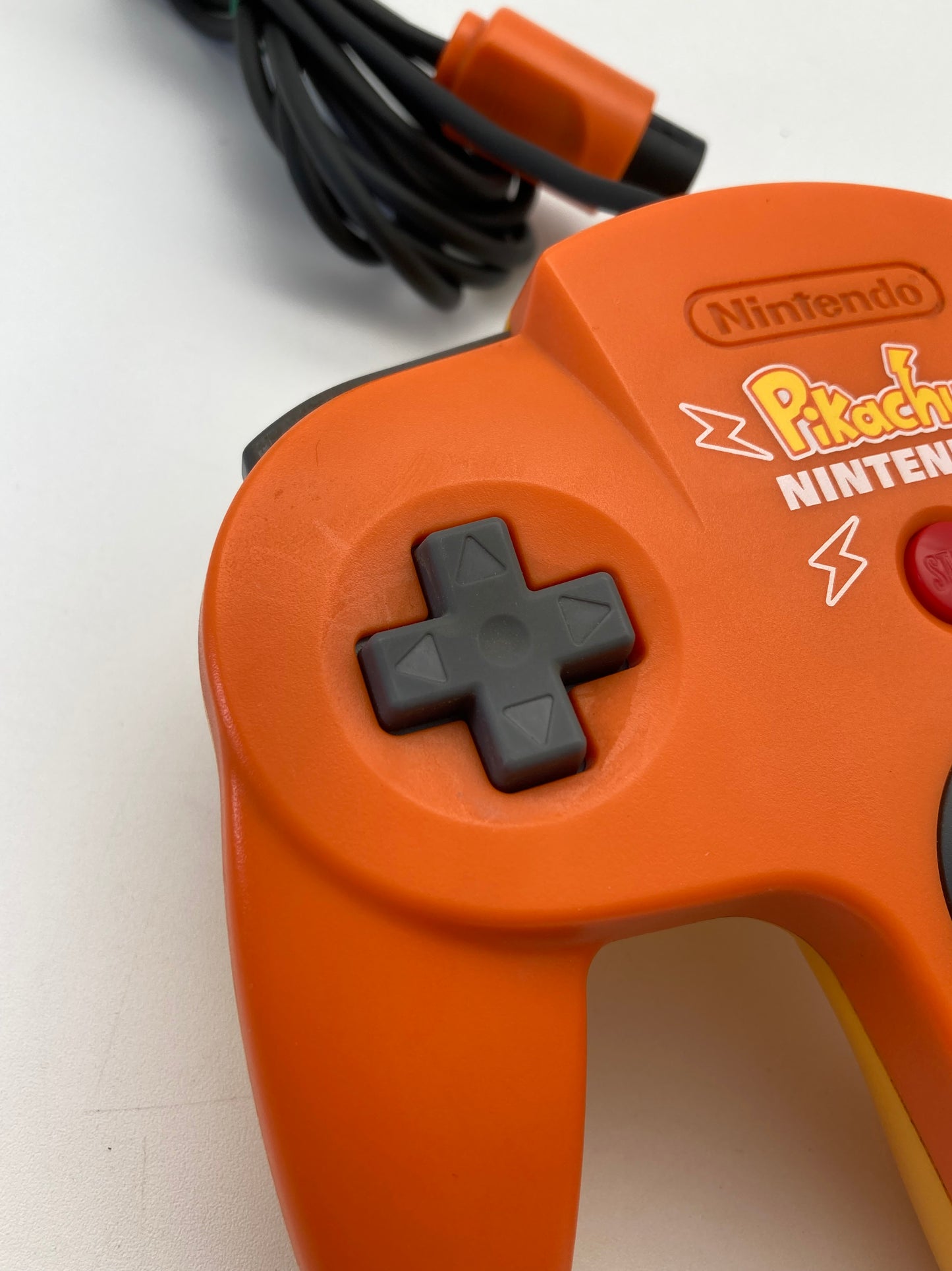 ニンテンドー 64 本体 ポケモンコントローラー ポケモン ピカチュウ オレンジ動作OK 1017-405